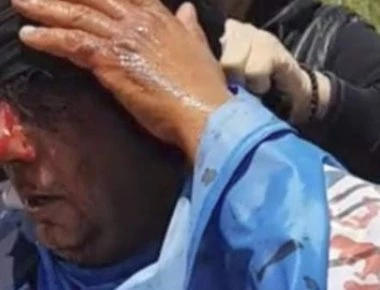 Ο διαδηλωτής με την ματωμένη σημαία ξεσπά: «Εμείς διαδηλώναμε για την Μακεδονία και αυτοί ήθελαν να χυθεί αίμα»